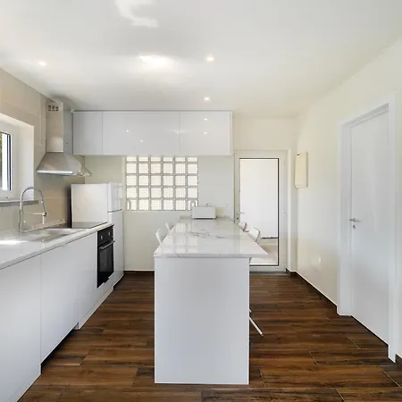 Whome Modern House With Balcony & Ac Close To The Sea