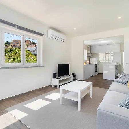 Whome Modern House With Balcony & Ac Close To The Sea Dom wakacyjny Alcabideche